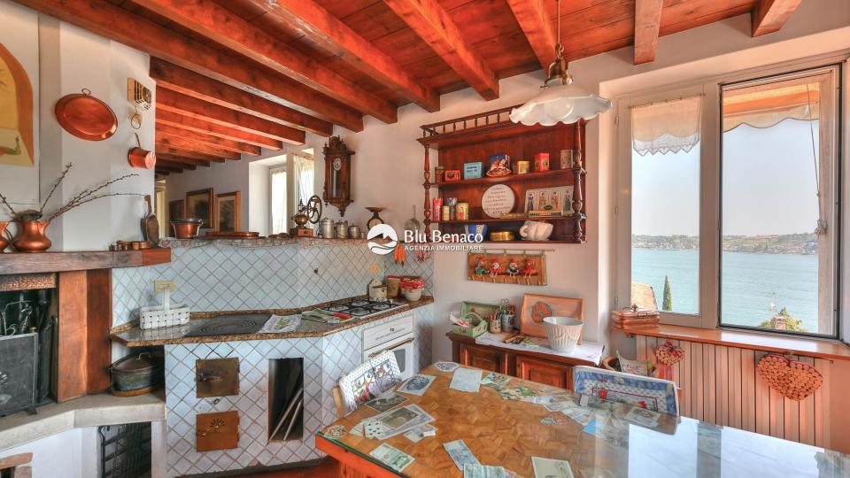 Amazing historic Villa for sale in Salò