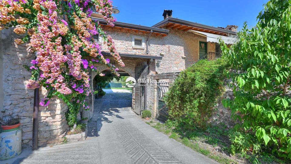 Amazing historic Villa for sale in Salò