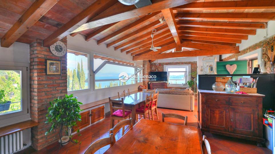 Amazing historic Villa for sale in Salò