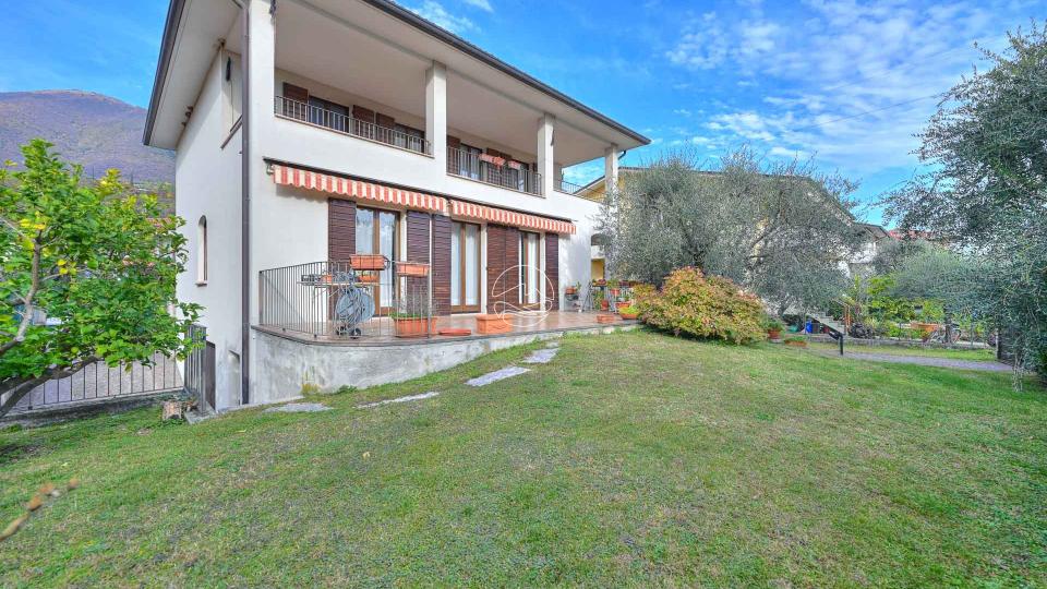 Single villa in Toscolano Maderno