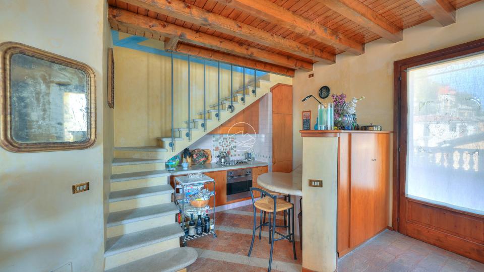 Dreizimmerwohnung in historischem Wohnhaus in Maderno zu verkaufen