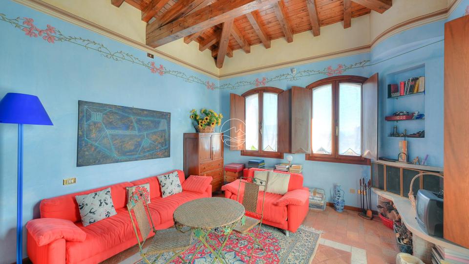 Dreizimmerwohnung in historischem Wohnhaus in Maderno zu verkaufen