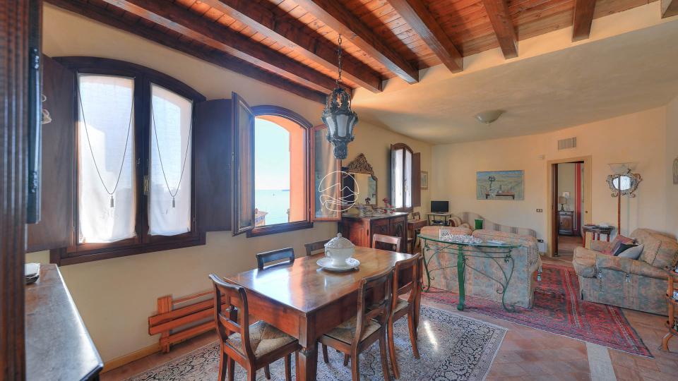 Dreizimmerwohnung in historischem Wohnhaus in Maderno zu verkaufen
