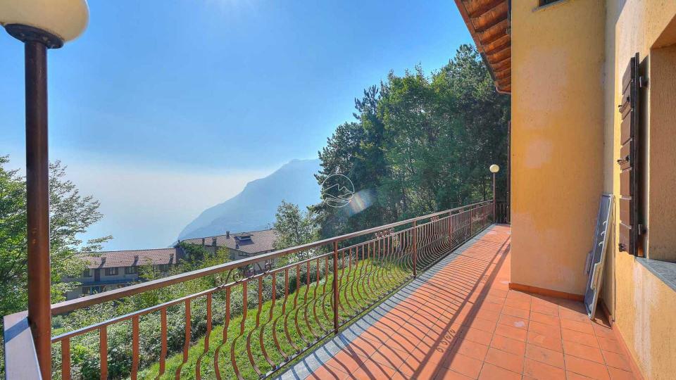 Villa with wonderful lake view in Tignale