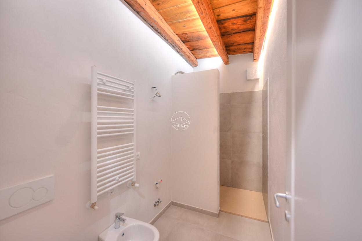 Two-room-apartment in the characteristic historic center of Bogliaco