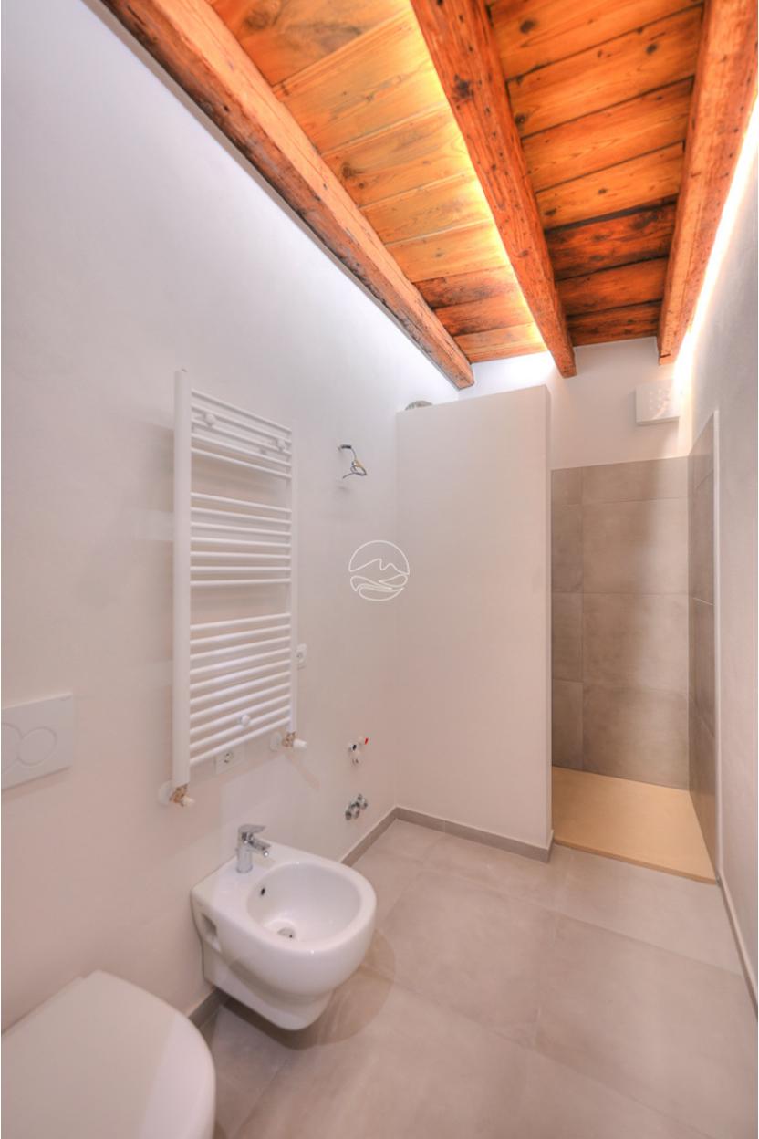 Two-room-apartment in the characteristic historic center of Bogliaco