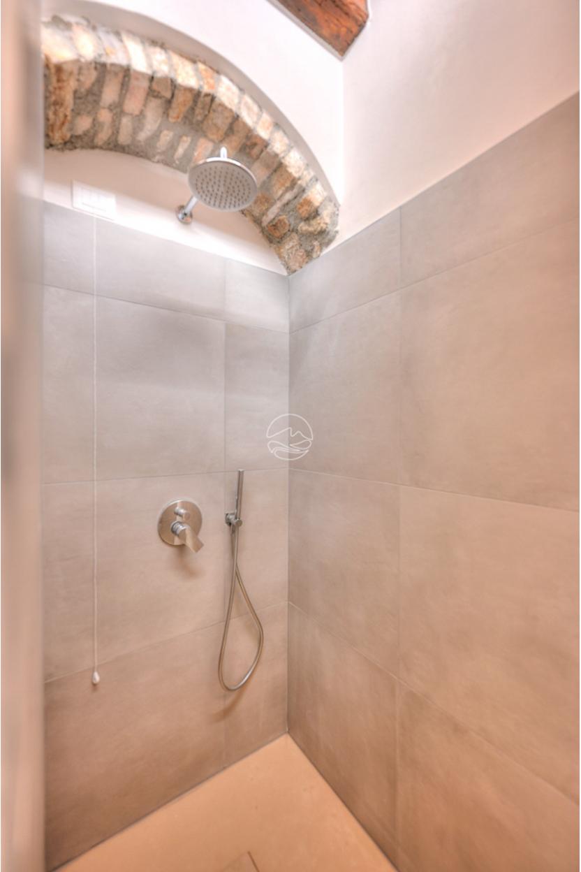 Two-room-apartment in the characteristic historic center of Bogliaco