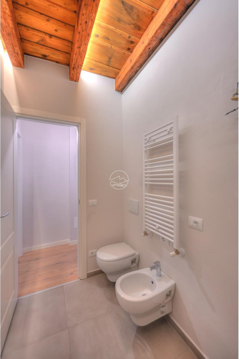 Two-room-apartment in the characteristic historic center of Bogliaco
