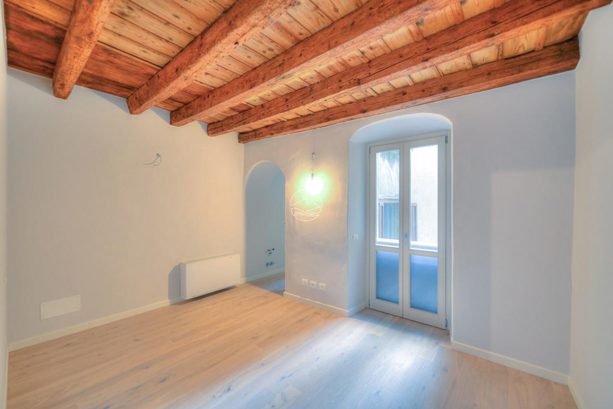 Two-room-apartment in the characteristic historic center of Bogliaco