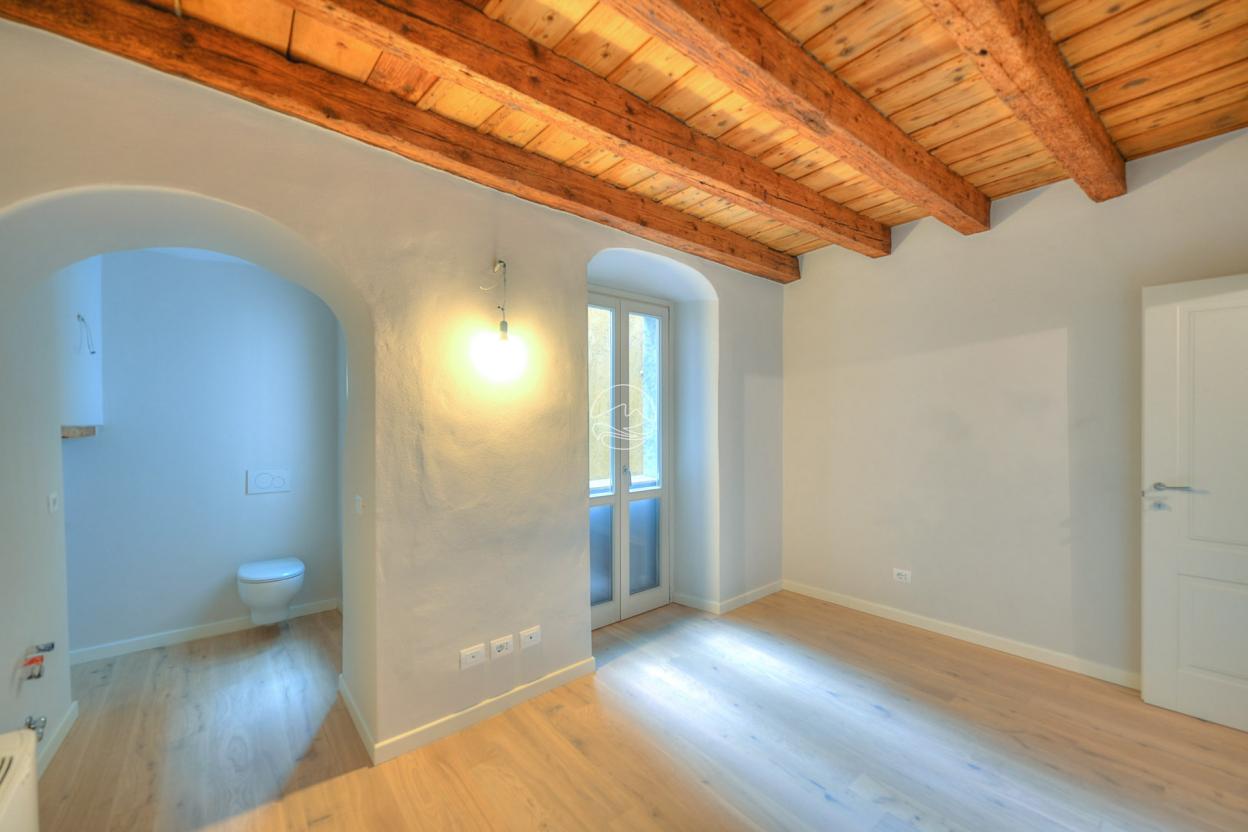 Two-room-apartment in the characteristic historic center of Bogliaco