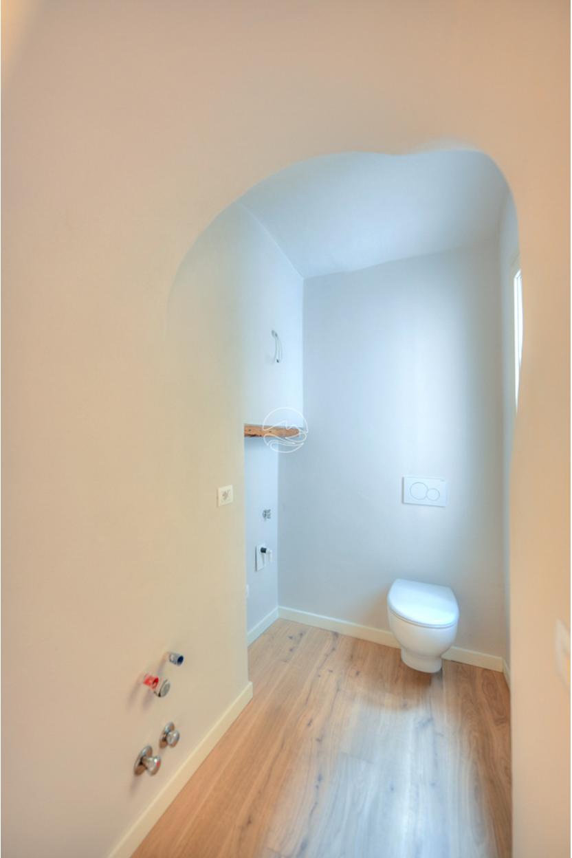 Two-room-apartment in the characteristic historic center of Bogliaco