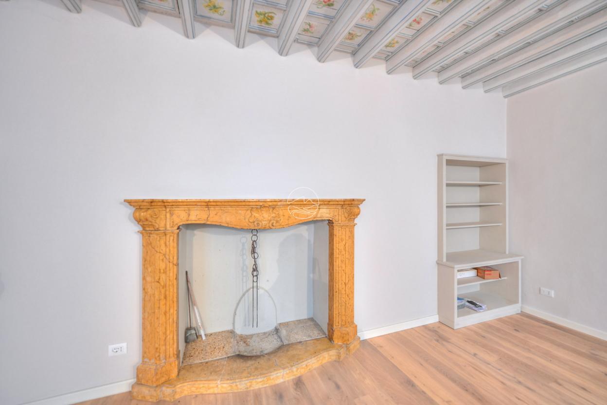 Two-room-apartment in the characteristic historic center of Bogliaco