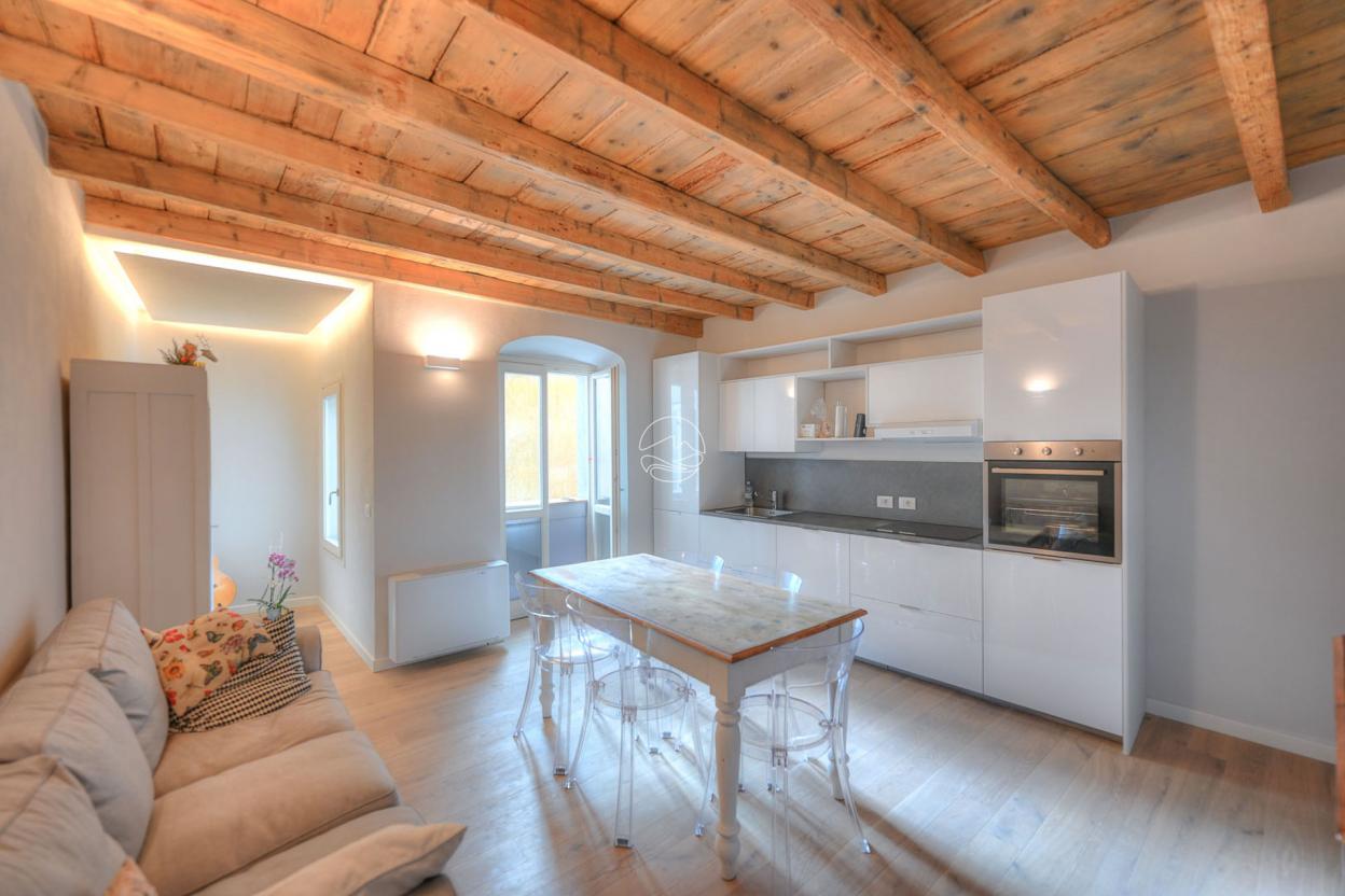 Three-room-apartment in the characteristic historic center of Bogliaco