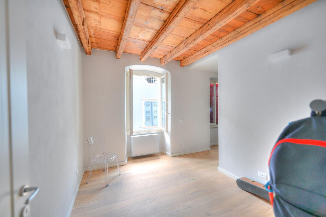 Three-room-apartment in the characteristic historic center of Bogliaco