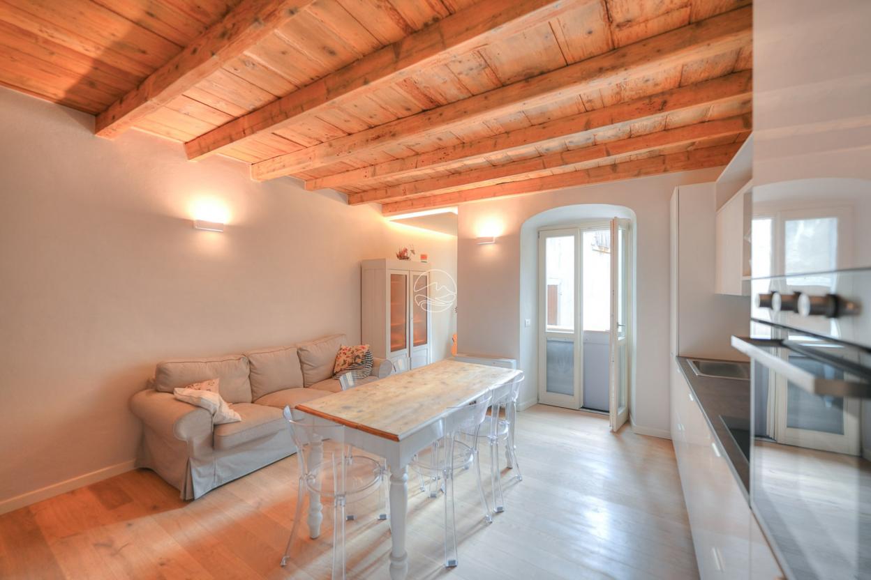 Three-room-apartment in the characteristic historic center of Bogliaco