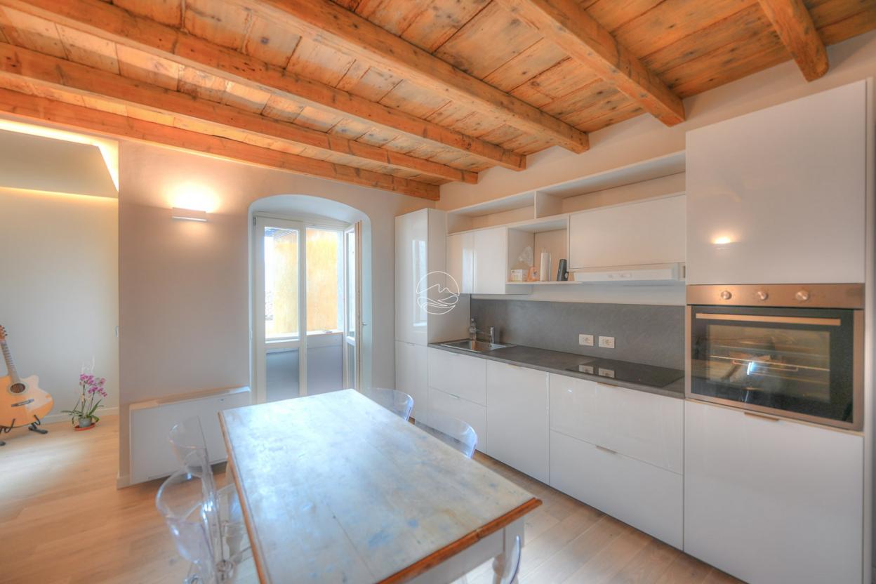 Three-room-apartment in the characteristic historic center of Bogliaco