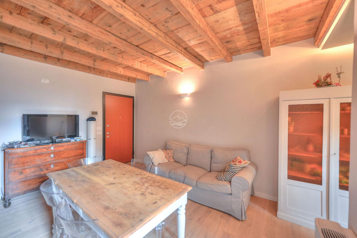 Three-room-apartment in the characteristic historic center of Bogliaco