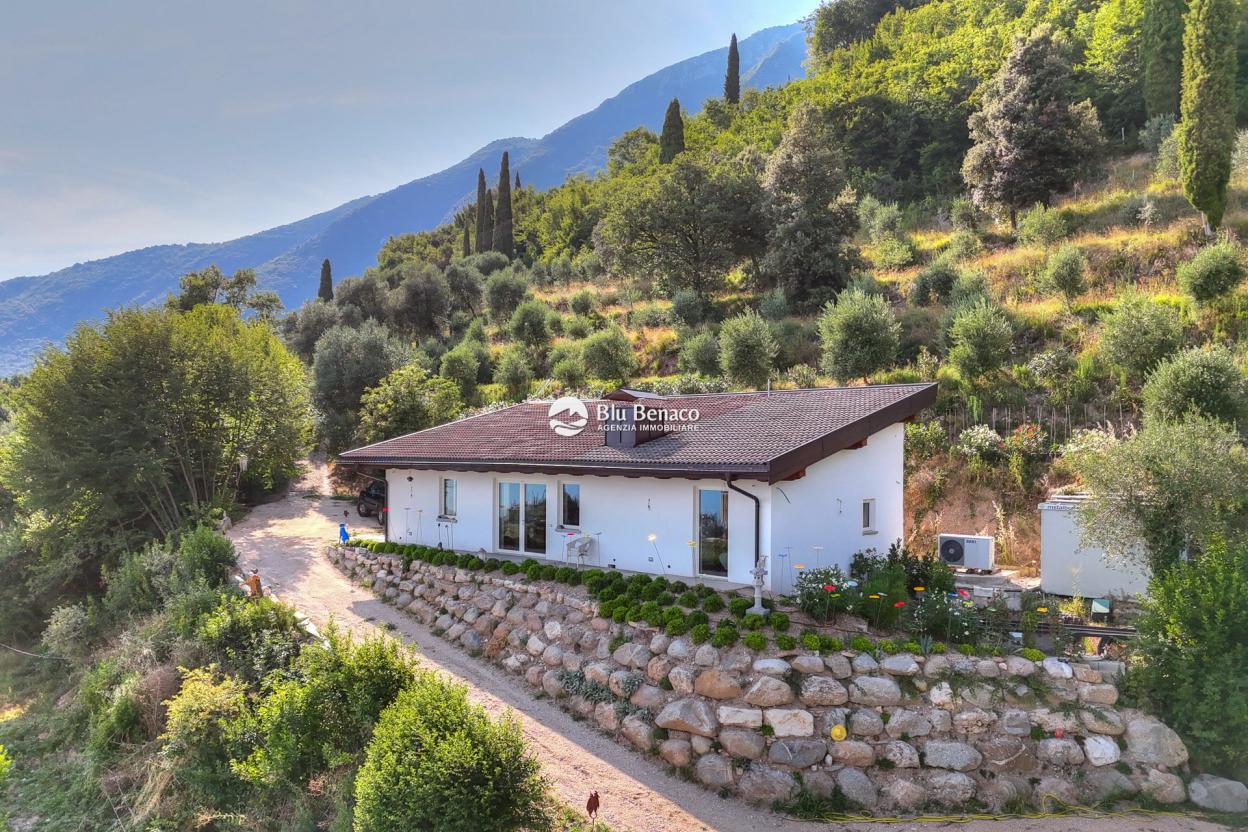 Unmissable property for sale in Toscolano