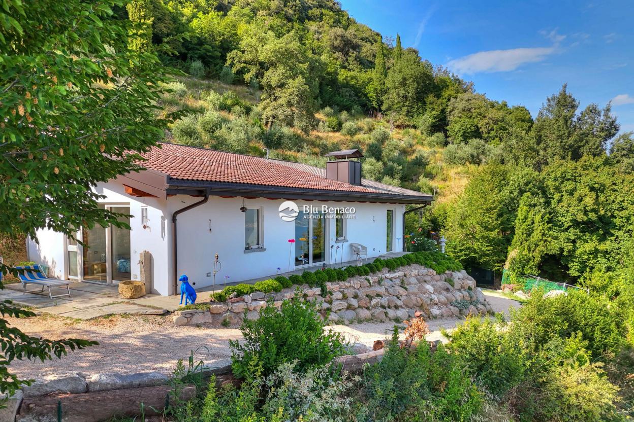 Unmissable property for sale in Toscolano