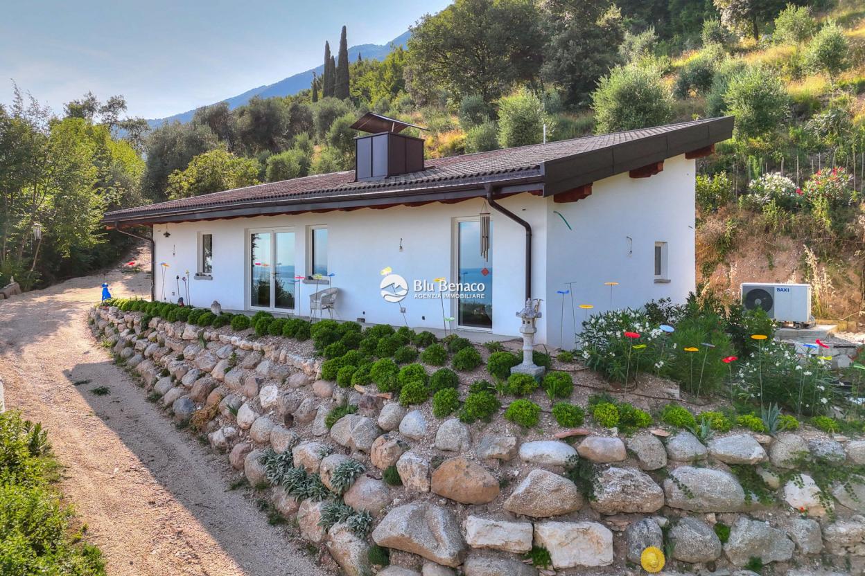 Unmissable property for sale in Toscolano