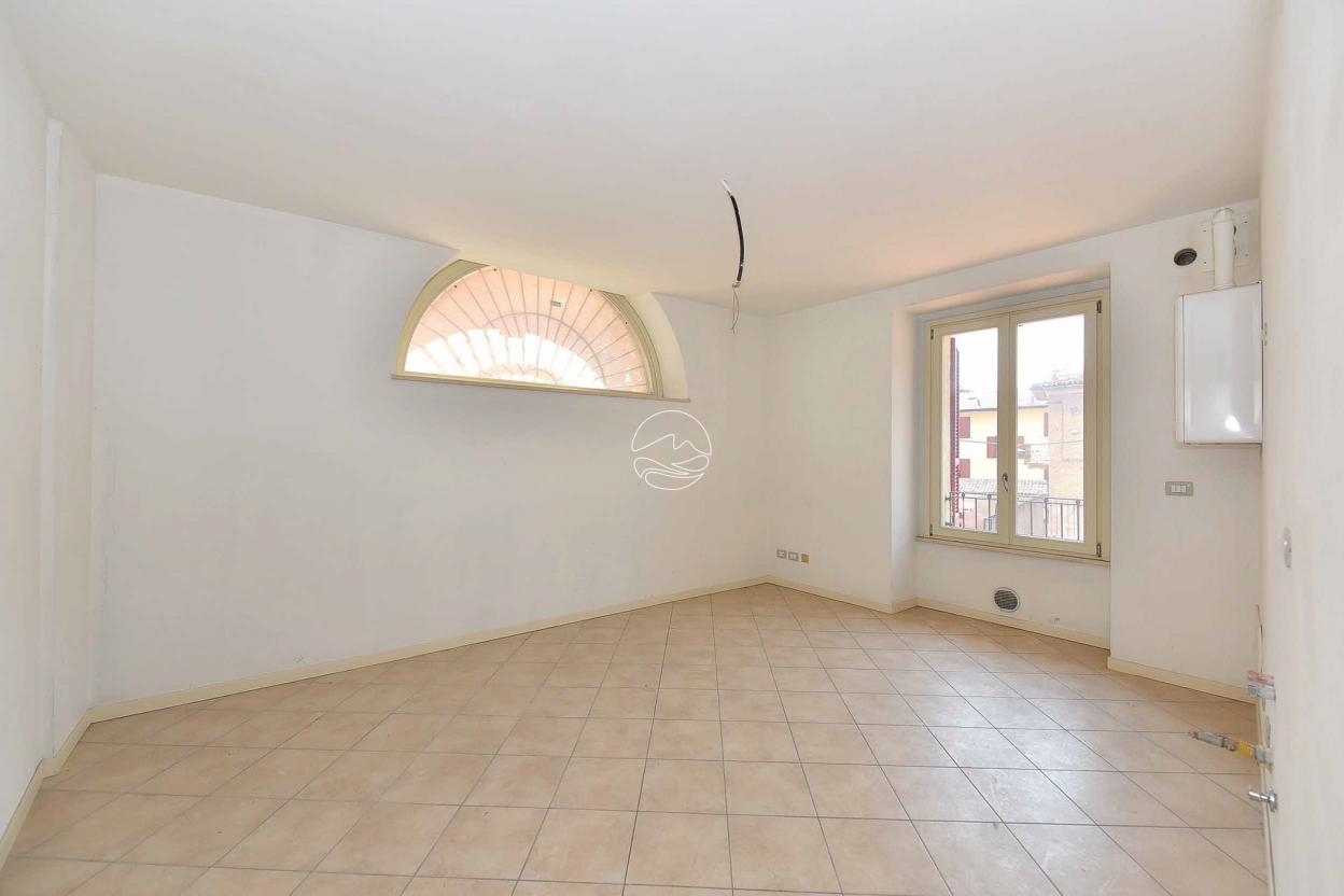 Three-room apartment in a prestigious condominium in Toscolano Maderno