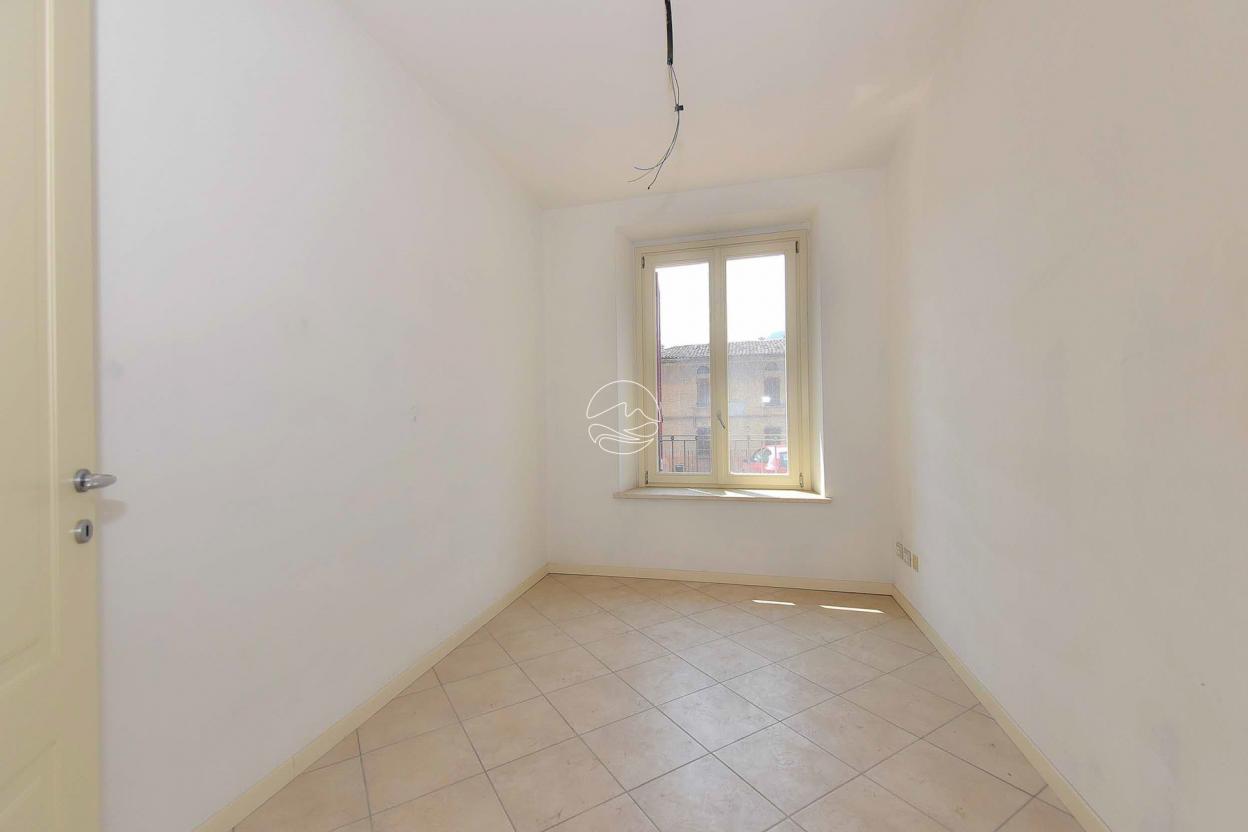 Three-room apartment in a prestigious condominium in Toscolano Maderno