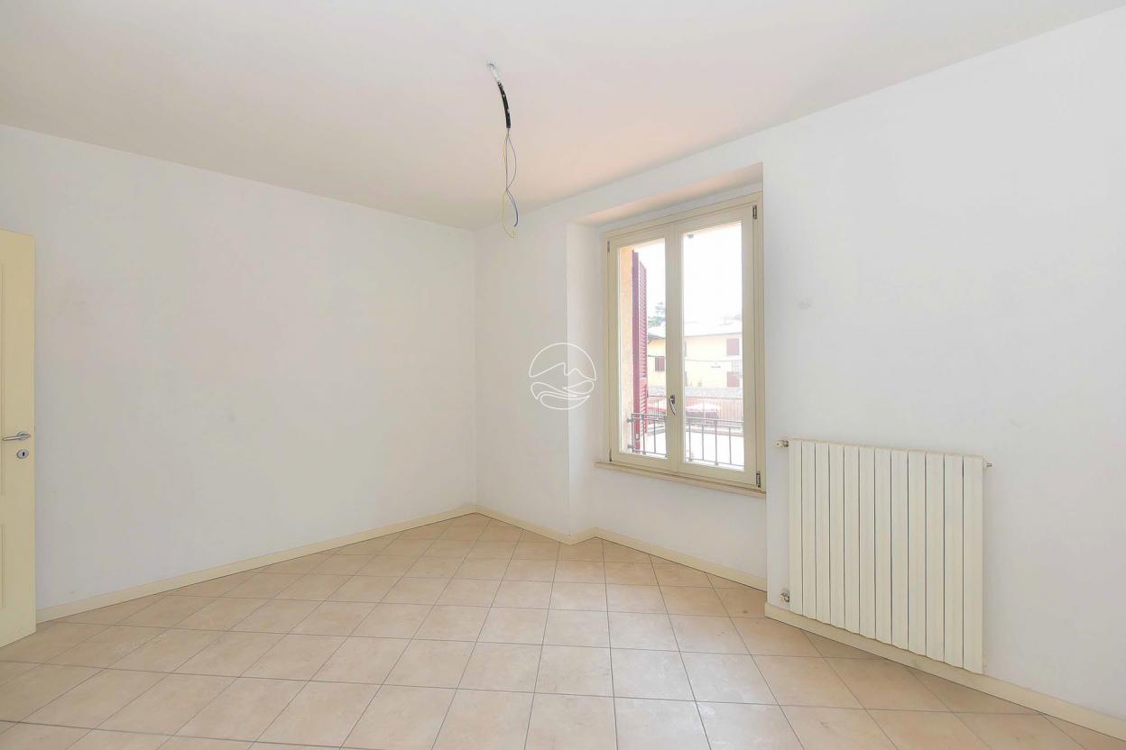 Three-room apartment in a prestigious condominium in Toscolano Maderno