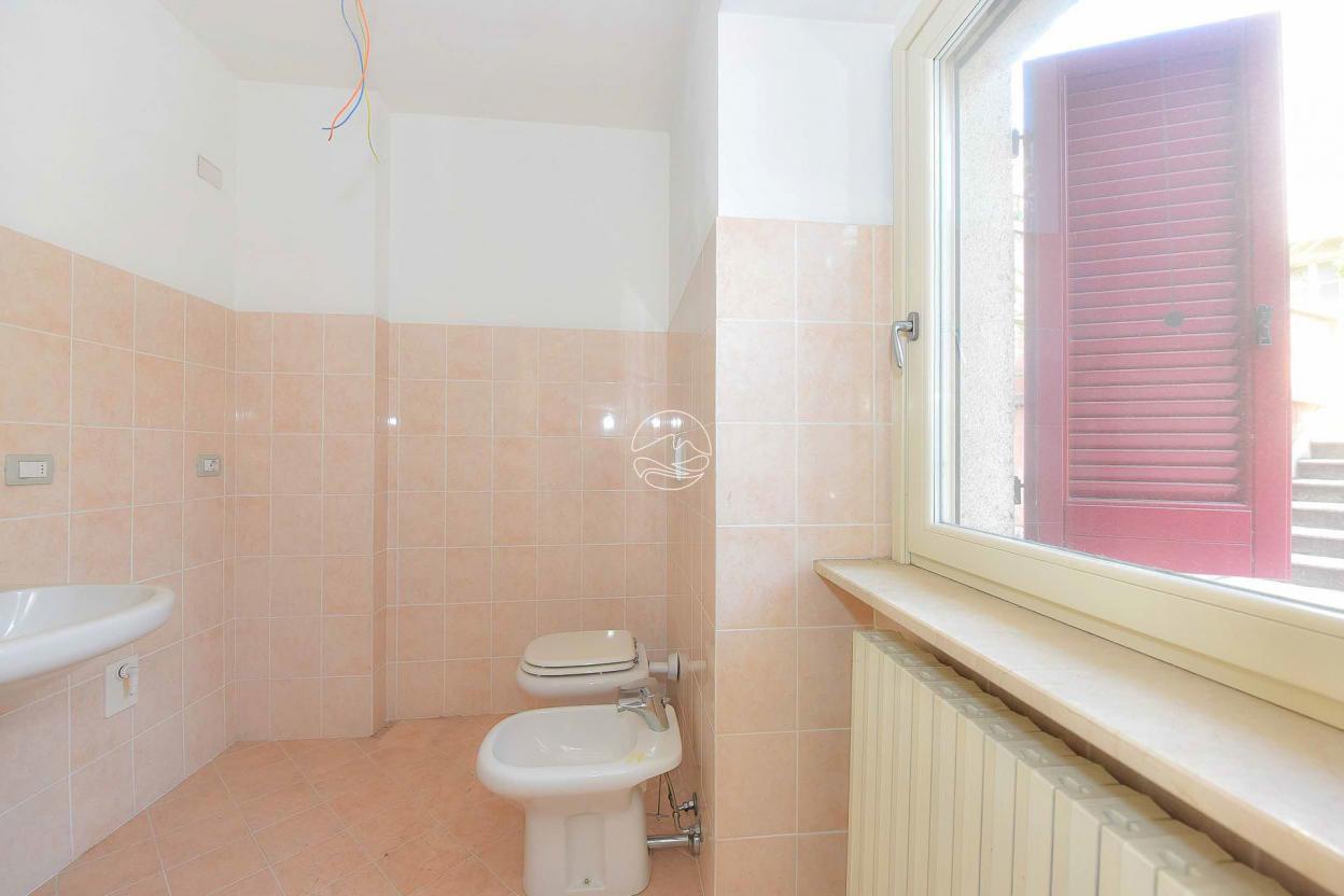 Three-room apartment in a prestigious condominium in Toscolano Maderno