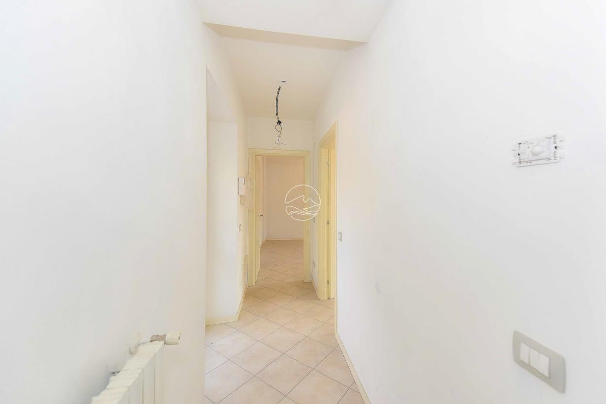 Three-room apartment in a prestigious condominium in Toscolano Maderno
