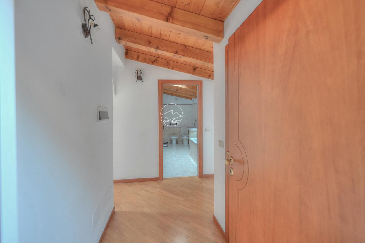 Two-room apartment close to services in Toscolano Maderno