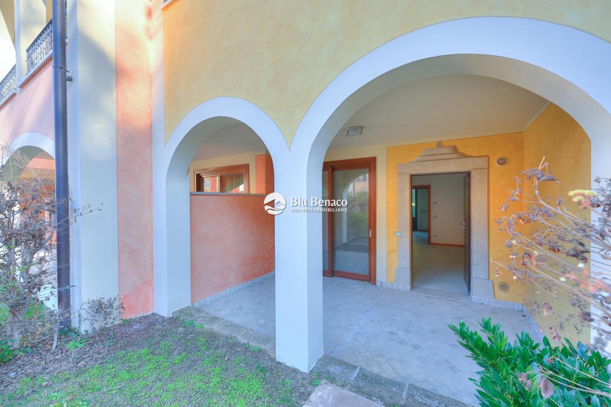 Three-room apartment in prestigious residence near the lake