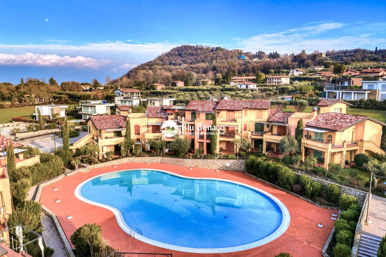 Attico vista lago, in vendita Manerba Del Garda. 