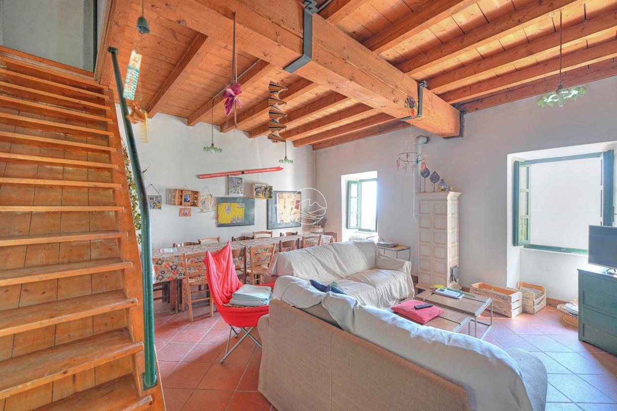 Farmhouse for sale in the hills of Toscolano Maderno