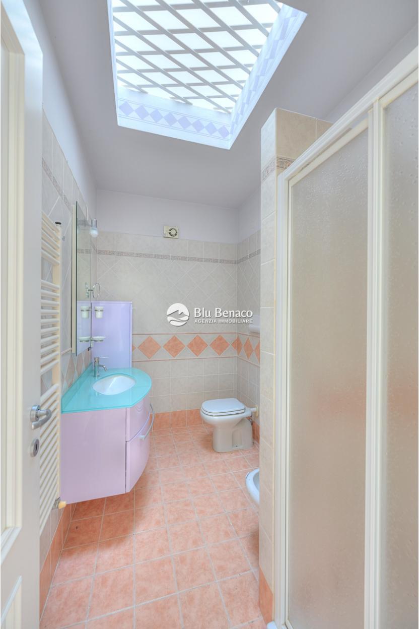 Elegant four-room apartment for sale in Toscolano