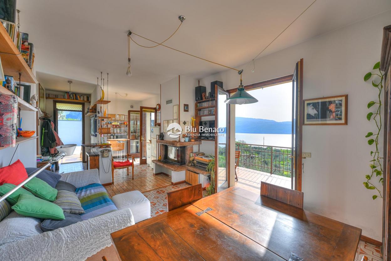 Detached villa with panoramic view in Montemaderno