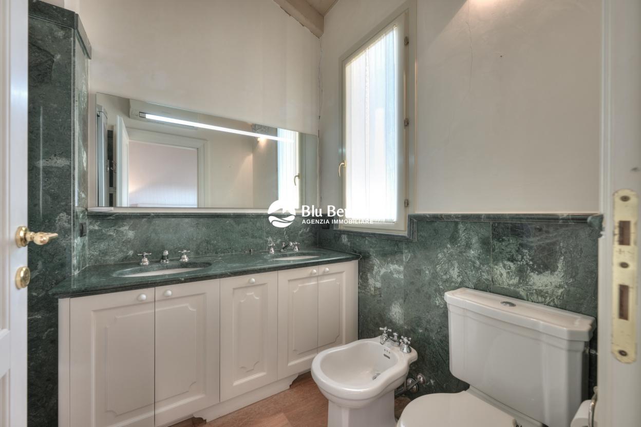 Attico vista lago, in vendita Manerba Del Garda. 