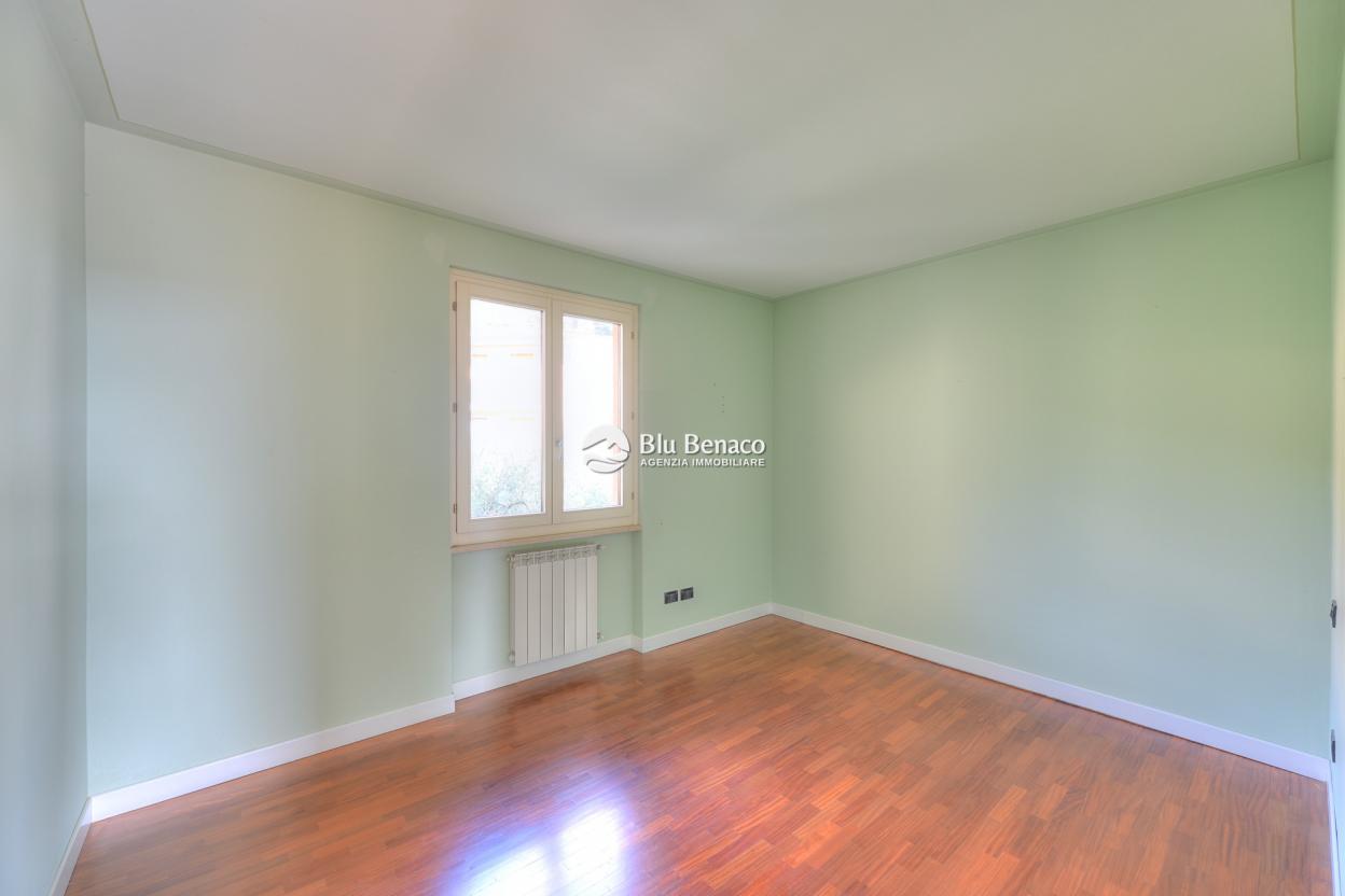 Elegant four-room apartment for sale in Toscolano
