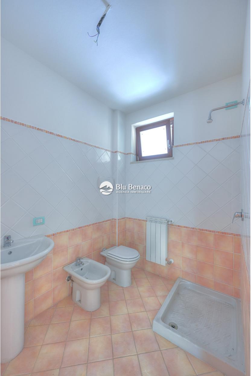 Three-room apartment in prestigious residence near the lake