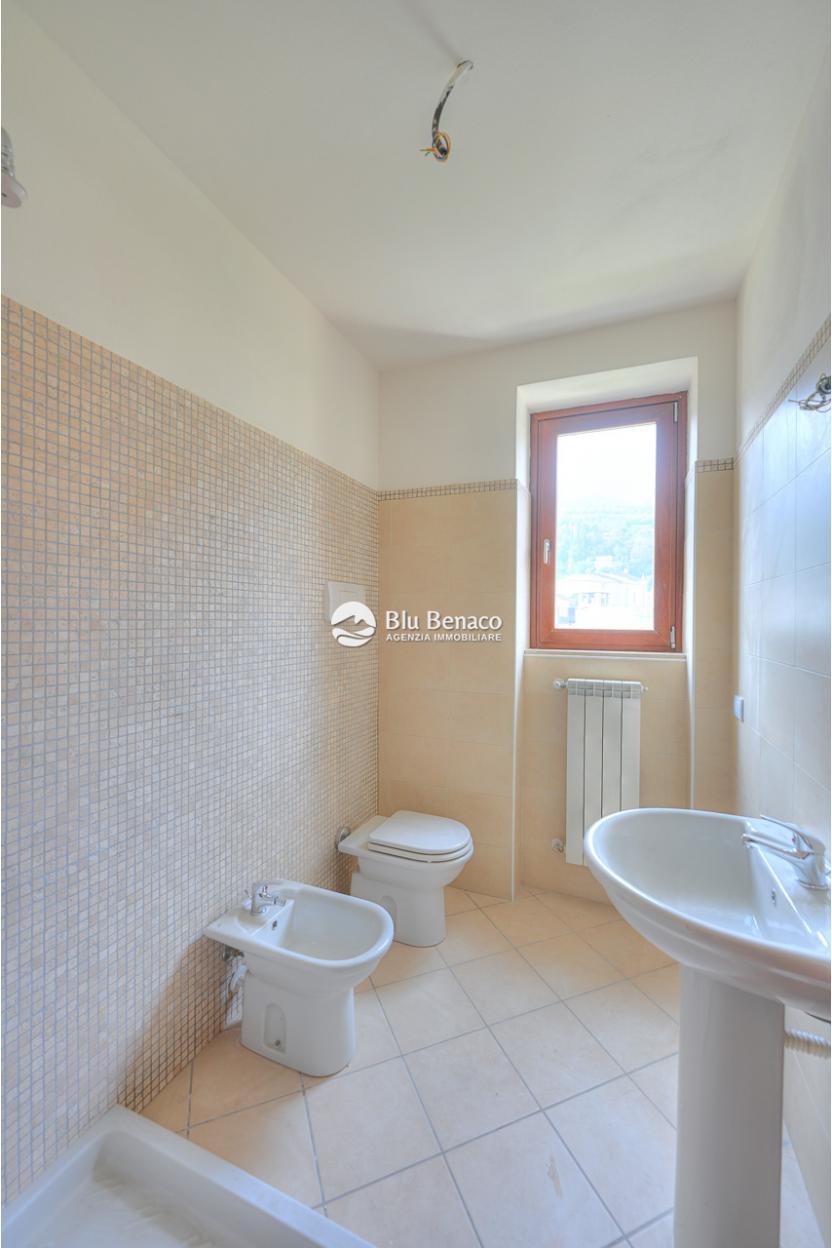 Unmissable three-room apartment for sale in Maderno