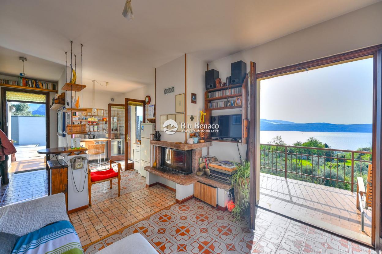 Detached villa with panoramic view in Montemaderno