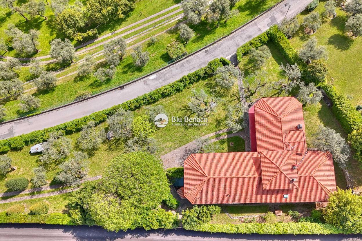 Exceptional villa for sale in Gargnano