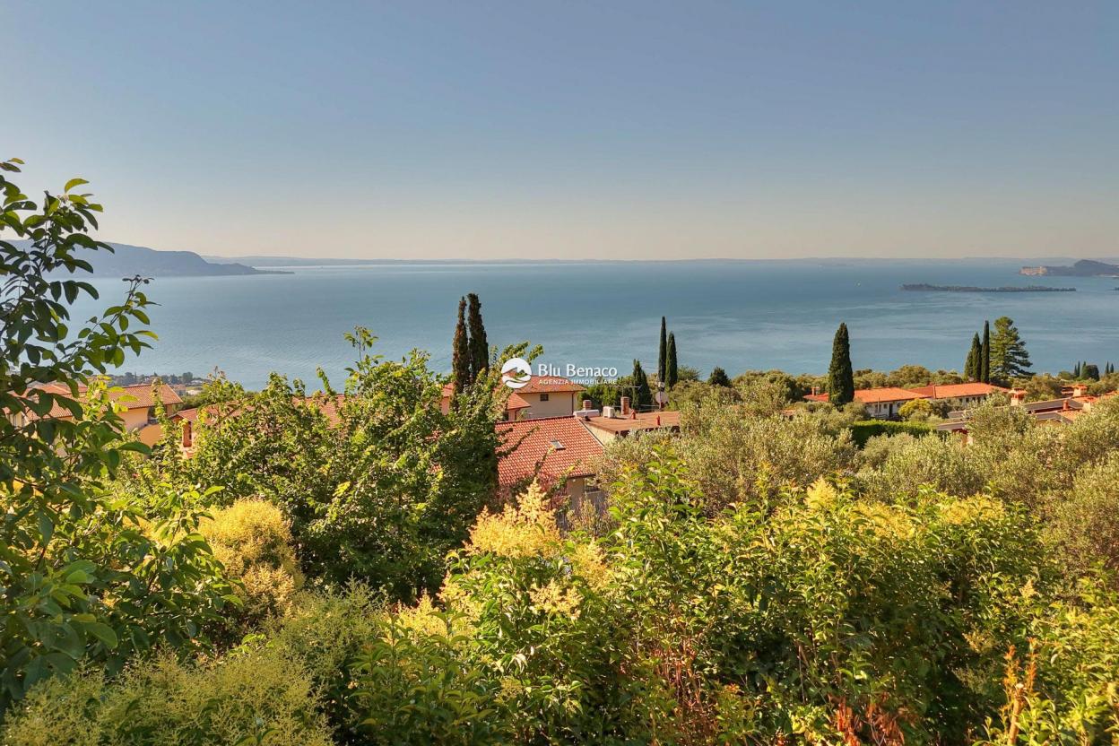 Freistehende Villa mit Komplettem Seeblick