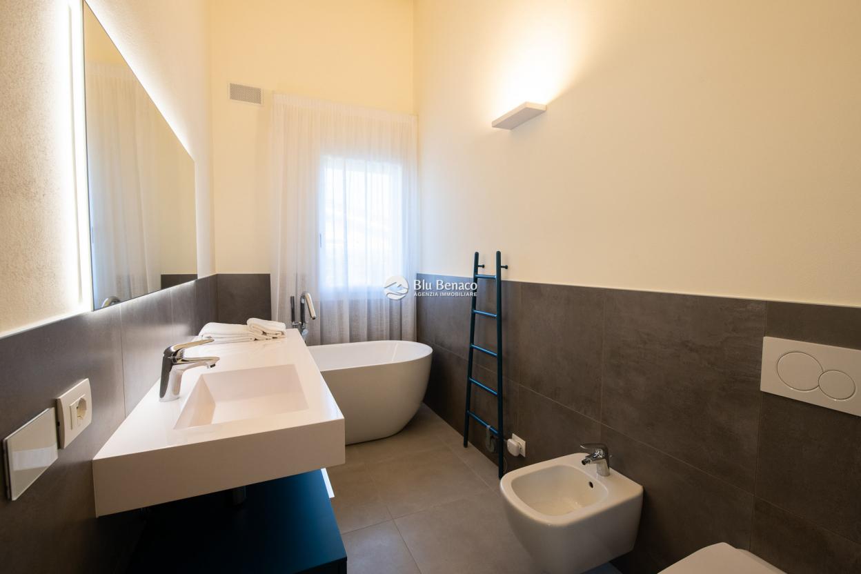 Villa zu verkaufen in Padenghe sul Garda