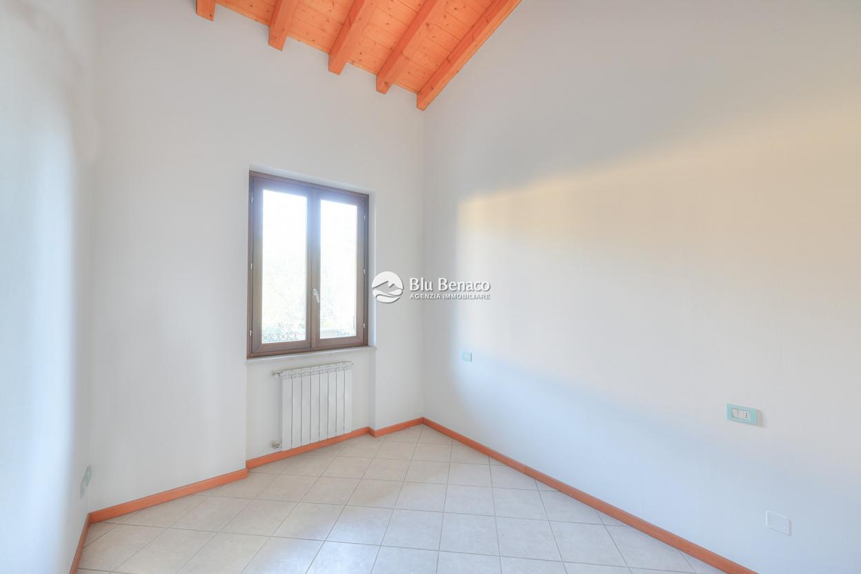 Unmissable three-room apartment for sale in Maderno