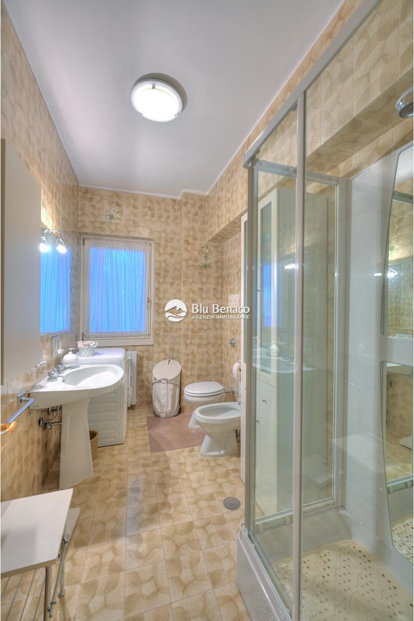 Elegant three-room apartment for sale in Maderno