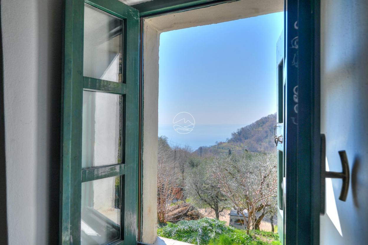 Farmhouse for sale in the hills of Toscolano Maderno