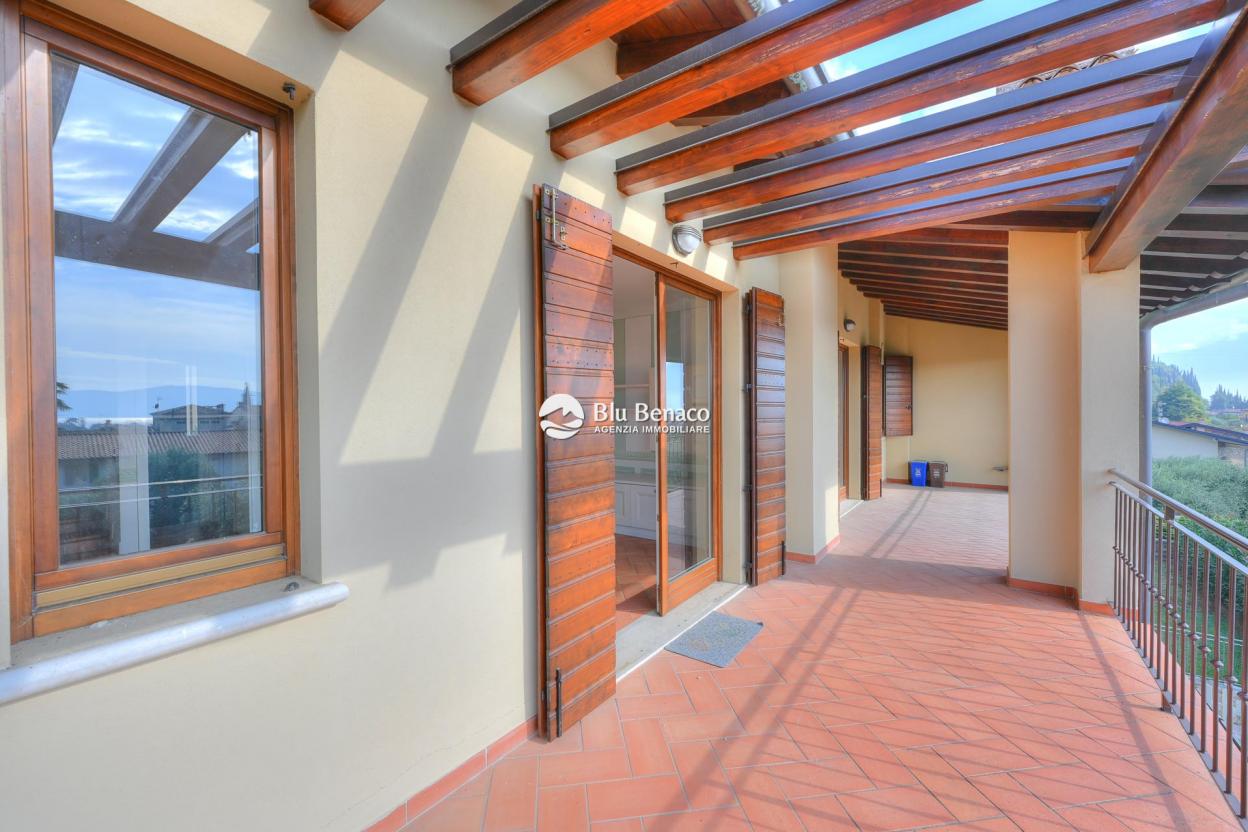 Elegant four-room apartment for sale in Toscolano