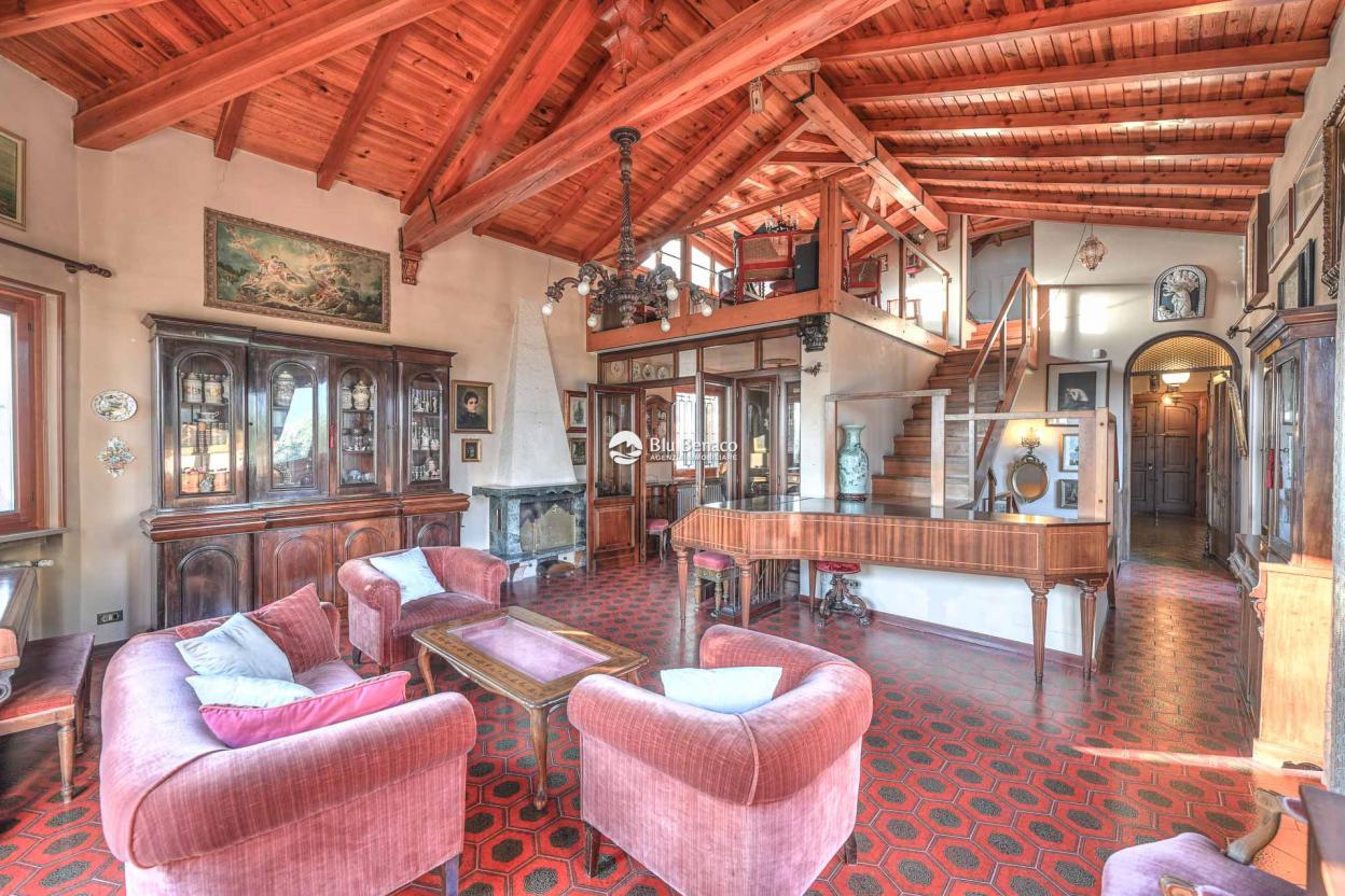 Exceptional villa for sale in Gargnano