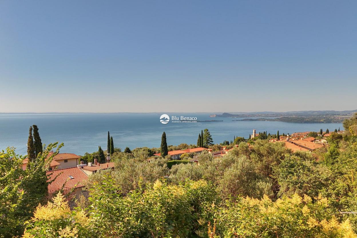 Freistehende Villa mit Komplettem Seeblick