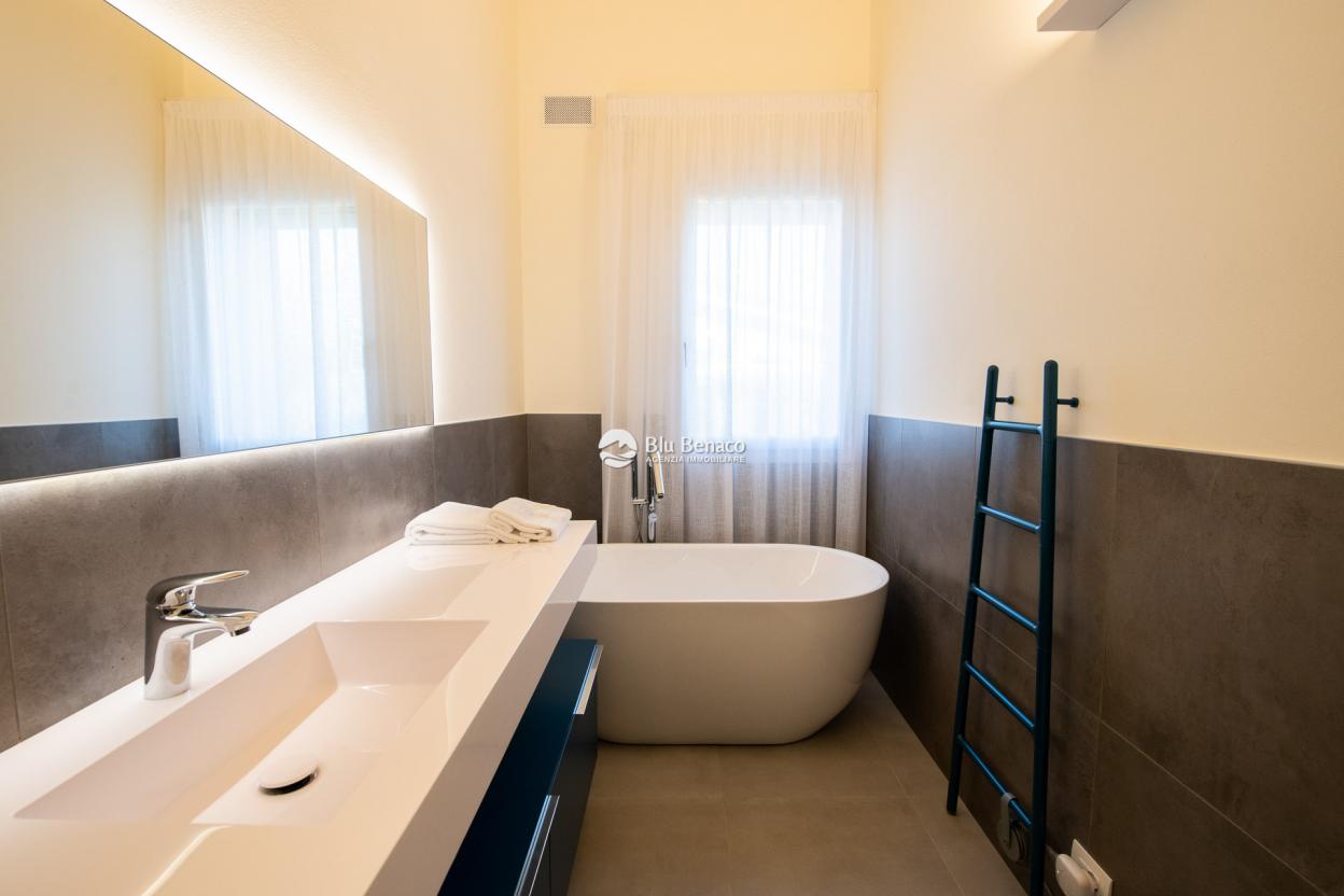 Villa zu verkaufen in Padenghe sul Garda
